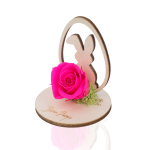 coniglietto in legno con rosa stabilizzata fucsia